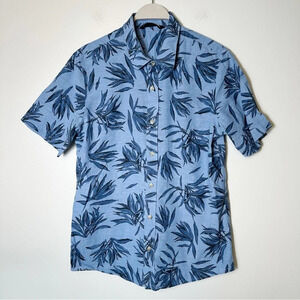 Travis Mathew Short Sleeve Button Up Shirt Medium Blue Tropical Leaf Print Golf